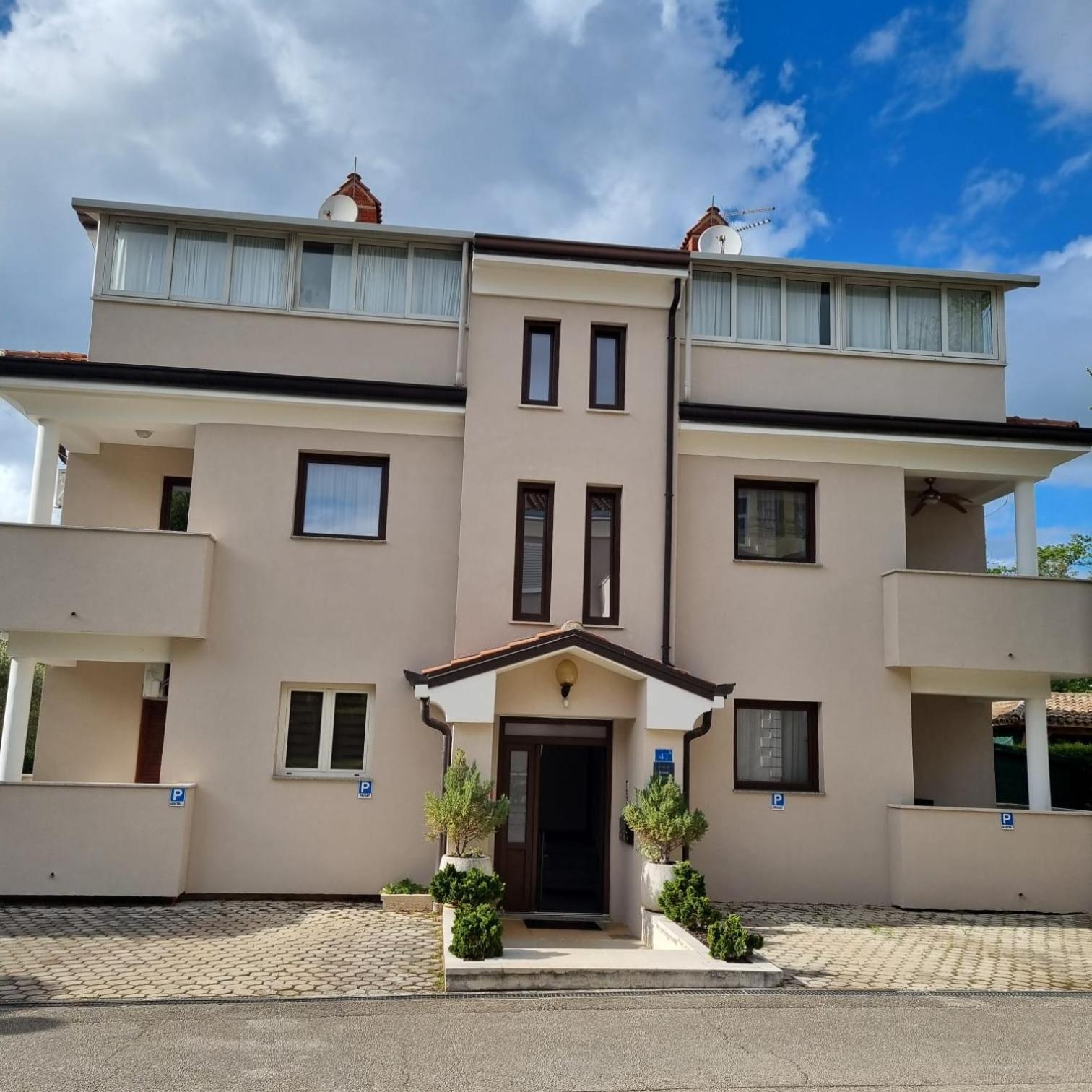 Apartments Krizine ウマグ エクステリア 写真