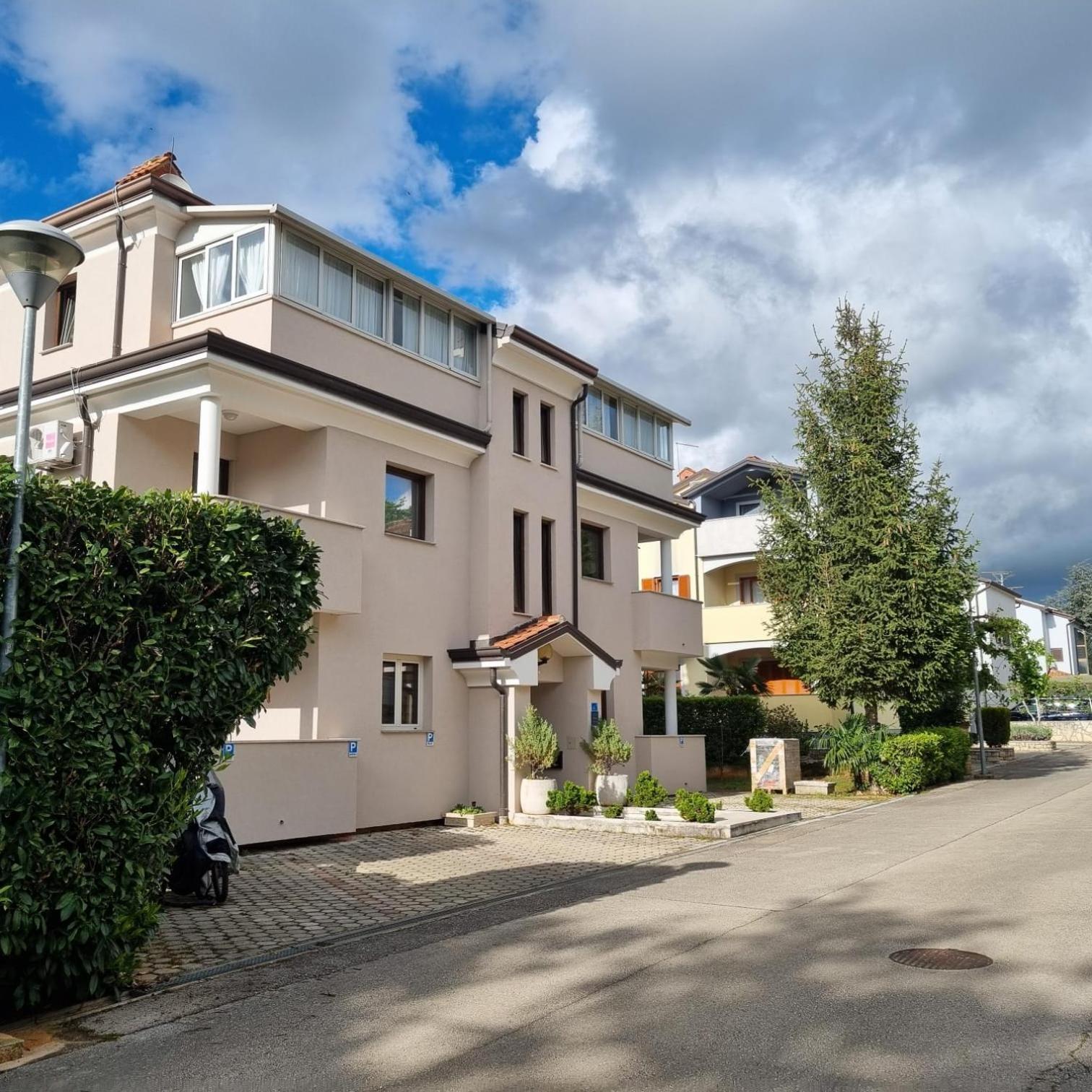 Apartments Krizine ウマグ エクステリア 写真